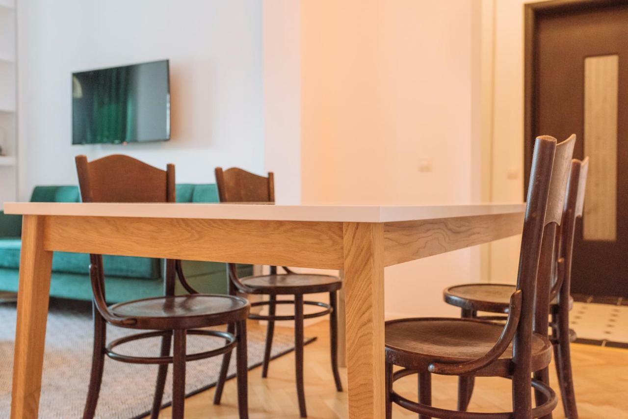 Brezoianu Spacious Flat 公寓